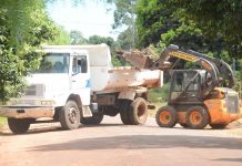 Infraestrutura realiza limpeza no bairro Copagril em Mundo Novo
