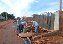 Infraestrutura rebaixa fossas no Universitário preparando local para novas calçadas