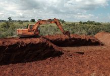 Tanque para peixes sendo construído no assentamento Pedro Ramalho