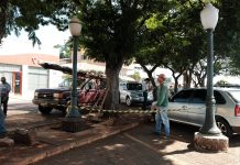 Equipe da Infraestrutura migraram postes de iluminação para o centro da Avenida Brasil