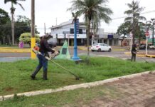 Meio Ambiente de Mundo Novo realizou limpeza em toda extensão da Avenida JK
