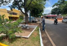 Setor de pinturas realiza manutenção na pintura dos estacionamentos de Mundo Novo