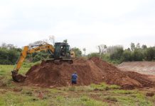 Secretaria de Agricultura de Mundo Novo realiza limpeza tanque de peixe e reforça apoio à pscicultura local