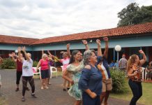 Prefeita Rosaria Lucca Andrade prestigiou o Dia do Idoso com a terceira idade do Conviver Daudt Conceição e Lar São Francisco na última quarta-feira (01)
