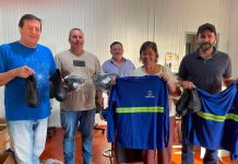 Governo de Mundo Novo entrega uniformes aos servidores da Secretaria de Obras