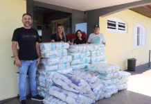 Secretaria de Saúde entrega 3.200 fraldas geriátricas ao Lar do Idoso